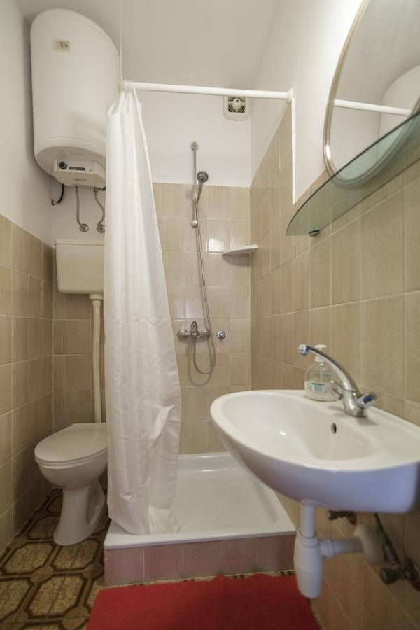 Apartmani Jordana Komiza Exterior photo