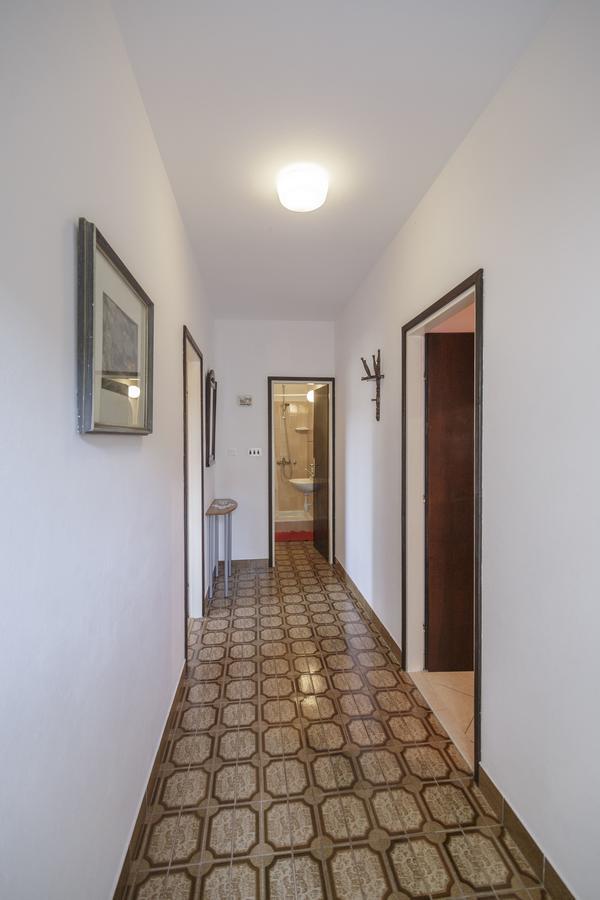 Apartmani Jordana Komiza Exterior photo